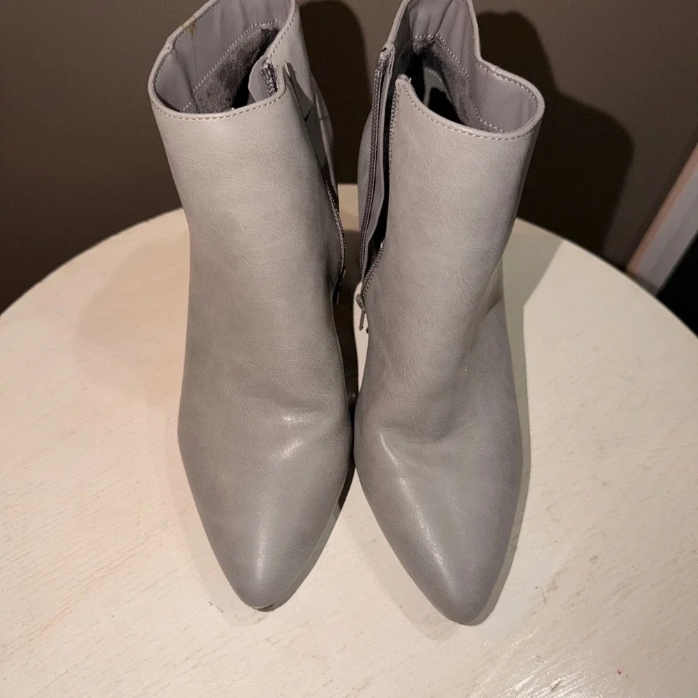Serra grey ankle